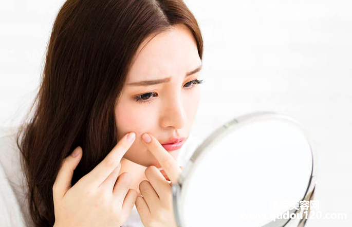 怎么去黑头和粉刺效果最好（自己在家如何去黑头）