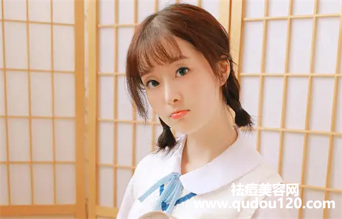 长痘可以去角质危害（为什么一去角质就长痘）