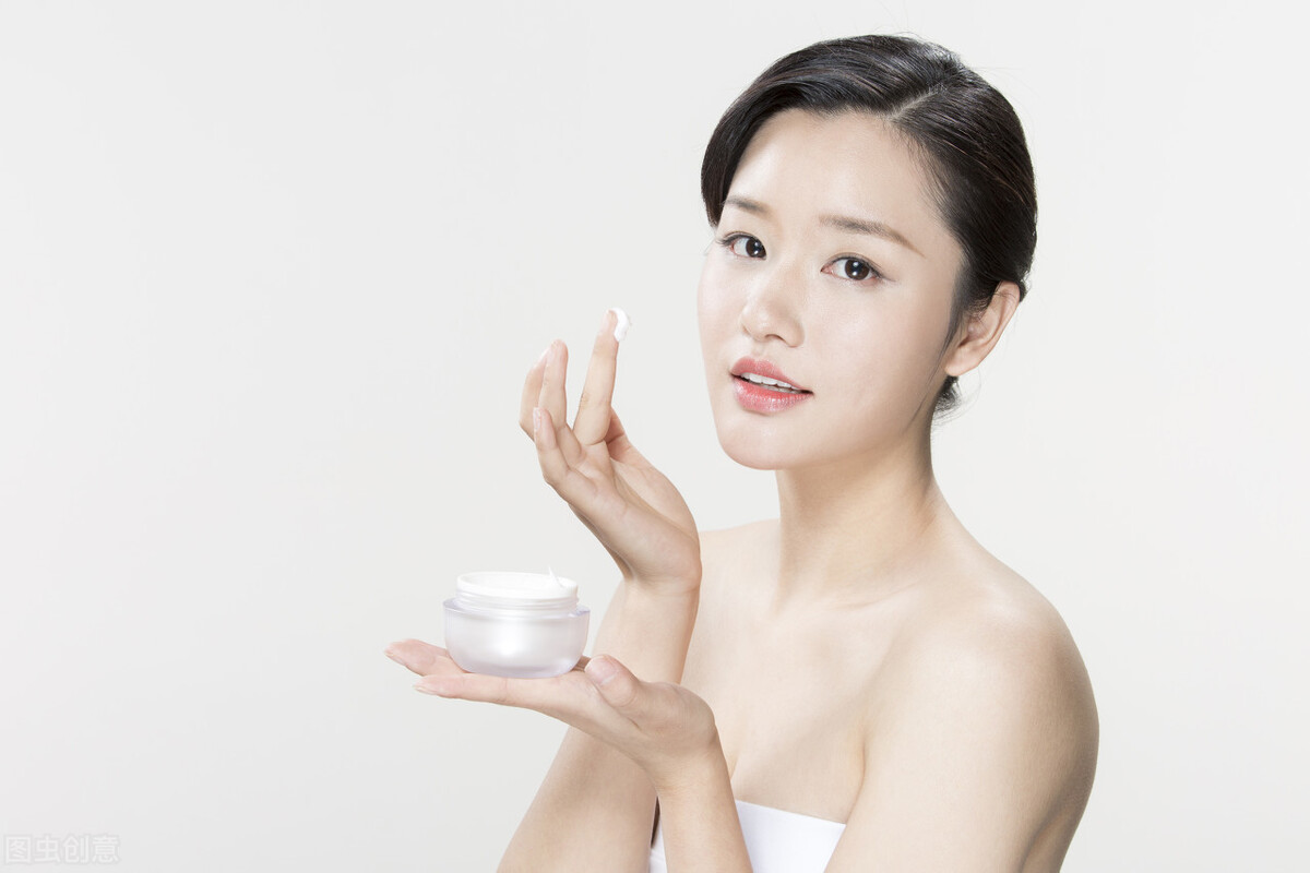 美白保湿效果好的护肤品排行榜（美白保湿护肤品哪款好）